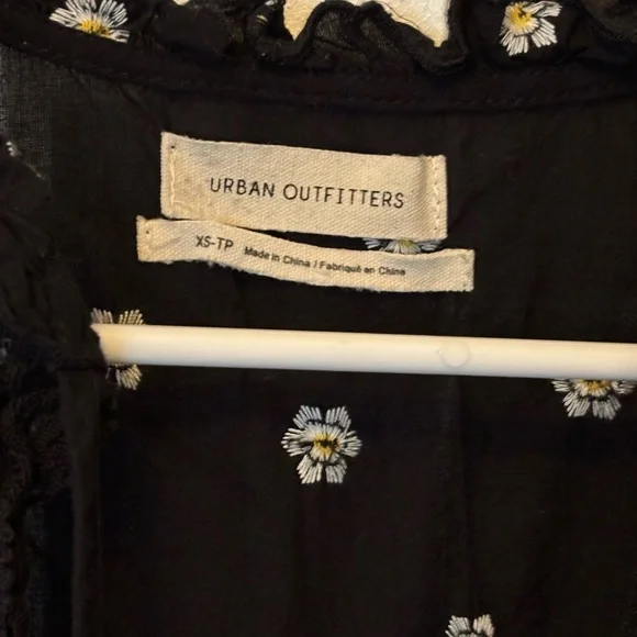 Black Floral Sleeveless Top - Picture 4 of 4